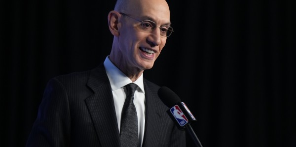 萧华表示NBA老板们将等待联盟调查结果再决定对快船立场