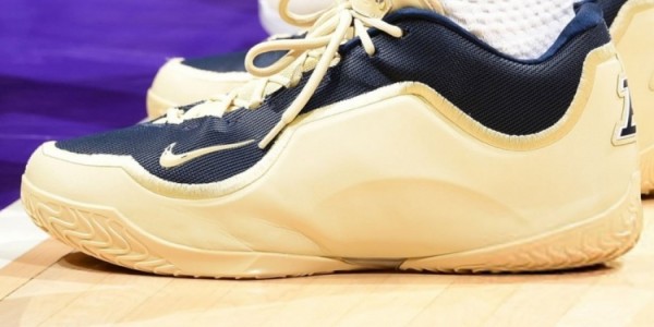 开云登录-阿克伦大学PE！詹姆斯上脚家乡大学LeBron 23 PE鞋款